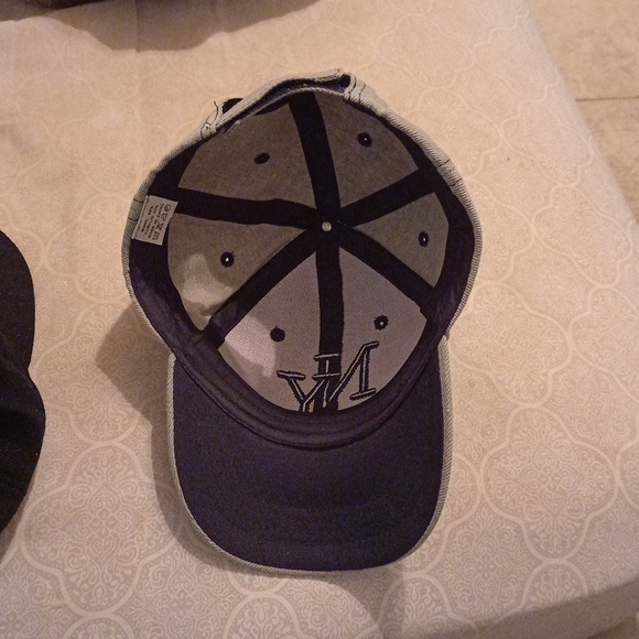 Baseball cap - Picture 6 of 7